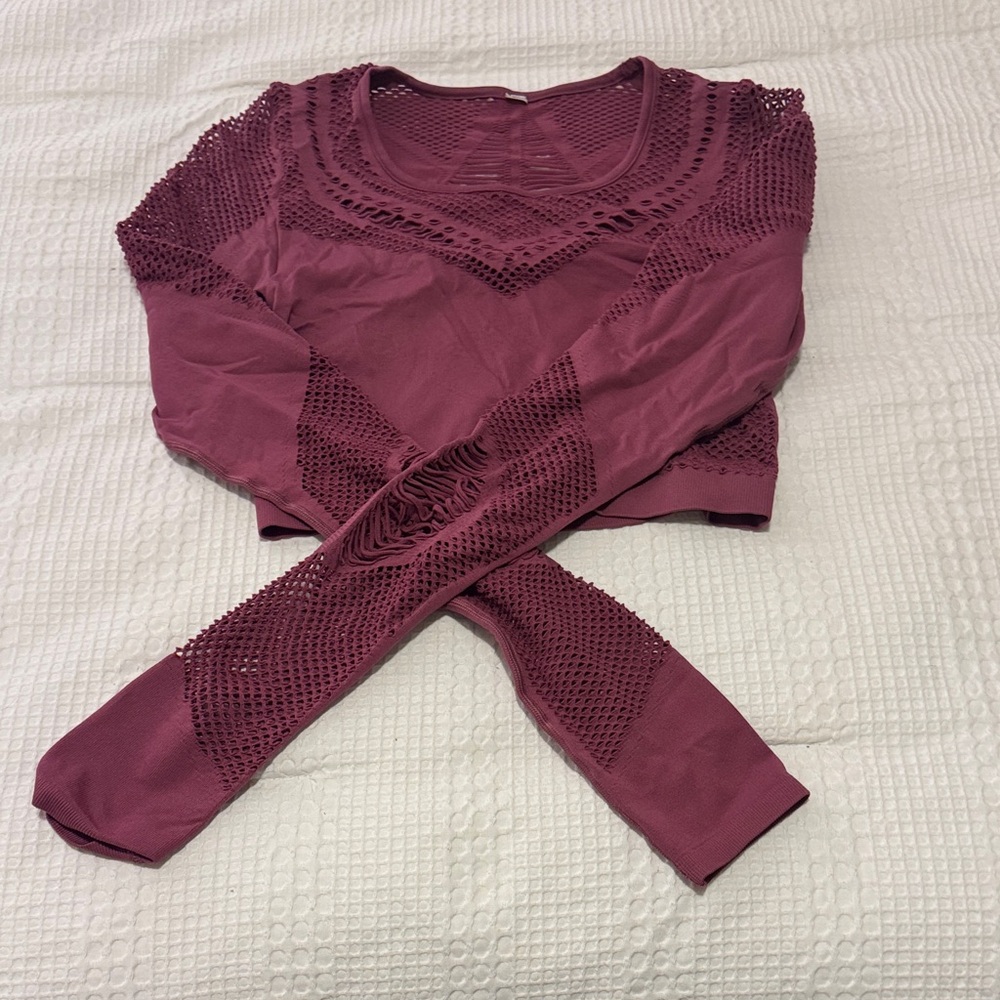 ALO Yoga workout crop top Long Sleeve Top in Burgundy small/medium